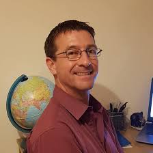 I was up early this morning (peeling spuds at 9am!) and cooked a Sunday  roast for the fam... Clockwise there's Mollie, my brother's partner Iren,  Brenna, moi, Danny (Ali's husband) with baby