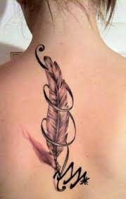 Wo kann man sich einen schmetterling doch die bedeutung und die symbolik können je nach kombination verschieden sein. Feder Tattoo Bedeutung Und Vorlagen Tattoos Zenideen Feder Tattoo Feder Tattoo Bedeutung Skorpion Tattoos