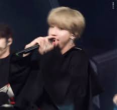 Han Jisung Singing Gif Hanjisung Singing Discover Share Gifs Singing Baby Squirrel Boy Groups