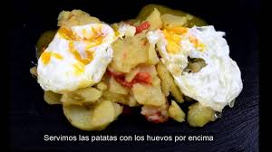 Estos son utensilios que utilizamos a menudo para elaborar nuestras recetas de cocina andaluzas y españolas y que realmente nos son de mucha utilidad. Patatas A Lo Pobre Cocina Andaluza Recetas Con Patatas Cocina Espanola Patatas