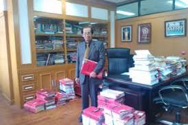 Evakuasi korban banjir yang tak sadarkan diri. Artidjo Alkostar Kita Sering Terlalu Andalkan Figur Pemimpin Halaman All Kompas Com