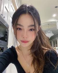 Cathy Chen's Instagram, Twitter & Facebook