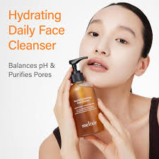 Amazon.com: Melixir Mandarin Morning Face Cleanser, Gentle Non-Stripping  Daily Cleanser for Dry Skin, Hydrating Hyaluronic Acid & BHA, Low pH Gel  Formula, Removes Excess Oil and SPF, Korean Skin Care (8.4 fl.oz.) :