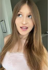 Sara Brinsfield's Instagram, Twitter & Facebook