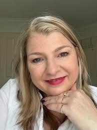 Transforming makeup routine to 10 minutes or less