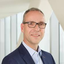 I am #soproud of my daughter Iris who is graduating from Swinburne  University of Technology with a high distinction and as an “emerging  leader”.