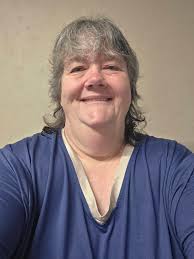 Can someone please put these two pictures together ❤️? Thank you for your  work.