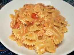 Una volta giunta a ebollizione, sala e butta le farfalle per cuocerle al dente. Farfalle Al Salmone Salmon Pasta Recipes Recipes Salmon Pasta