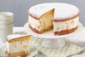 Kuchen in der form auf einem kuchenrost erkalten lassen. Aprikosen Sahne Torte Rezept Von Backen De