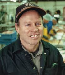 Ever wonder how we prepare our Hot Smoked Salmon? Well we start by curing  wild-caught Pacific Northwest salmon in our own special (and secret 🕵️️)  blend of spices. Then we smoke the