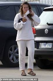Rumours of the couple's problems intensified after aime stayed behind at her family's bellarine coast home near geelong with daughters bella and sadie rose, while rohan travelled with the cats to their. Klq 8w Jauji6m