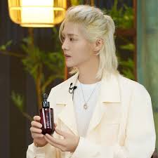 Luhan 鹿晗- Luhan 鹿晗added a new photo.