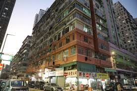 碧街（英語： pitt street ），名稱是由歷史上最年輕英國首相小威廉·皮特來命名，他獲任首相，時年24歲，至今仍是英國歷史上最年輕的首相，香港 油麻地的一條街道，西接渡船街，經過彌敦道後東接窩打老道，與咸美頓街及登打士街等街道平行。 全線除上海街與彌敦道之間一段碧街外，只准東行 。 æ²¹éº»åœ°ä½æ•¦åŠƒå€å¼·æª¢20è™•ç´å…¥ç¯„åœå…§æœ‰ç¢ºè¨ºå…¨å¹¢é ˆæª¢ é¦™æ¸¯å•†å ±
