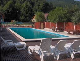 Salina târgu ocna este situată în inima moldovei, pe valea pitorească a trotuşului, în perimetrul oraşului târgu ocna din judeţul bacău, acces rutier pe dn12a. Pensiunea Margareta Slanic Moldova Cazare Slanic Moldova