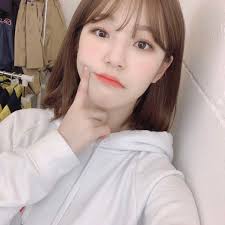 Buying physical albums and collecting the goodies that come with them. 62 Images About Jiheon On We Heart It See More About Fromis 9 Jiheon And Fromis