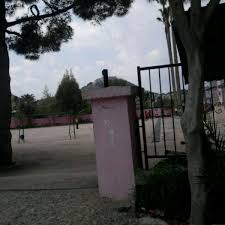 Okulun fiziksel özelliklerini şöyle listeleyebilirsiniz: Cengiz Topel Ortaokulu Ortaokul