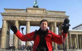 J'irai dormir chez vous, le direct après un premier succès diffusé sur le web avec j'irai dormir dans le web , antoine de maximy retente l'expérience en direct pour la première fois à la télévision, le 4 avril 2015 sur france 5. J Irai Dormir Chez Vous Allemagne