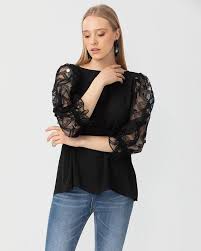 Secil Kollari Tullu Siyah Bluz Kollari Tul Detayli Ve Siyahin Zarafetiyle Stilini Olustur Evdekal Moda Giyim Kadingiyim K 2020 Kadin Giyim Moda Siyah Bluz
