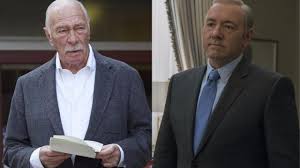 Ce soir sur @france3tv, tout l'argent du monde (2017), thriller de ridley scott basé d'un fait réel, le kidnapping du petit fils d'un magnat du pétrole en italie, avec michelle williams, mark wahlberg, christopher plummer, timothy hutton, charlie plummer, romain duris. Tout L Argent Du Monde Christopher Plummer Reagit Au Renvoi De Kevin Spacey Premiere Fr