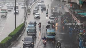 #cuacahariini #infoterbaru #jawatimurcuaca hari ini khususnya jawa timur malang selatan#cuacahariini#infoterbaru#jawatimur. Prakiraan Cuaca Jakarta 19 November Siang 4 Wilayah Hujan Ringan Sedang Suara Jakarta