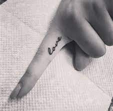 40 Awesome Finger Tattoos For Men And Women Tattooblend Small Finger Tattoos Finger Tattoo For Women Finger Tatoo