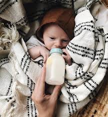 bebeklerde laktozintoleransi sut alerjisiyle benzer belirtiler gosterdigi icin anlasilmasi zor olabiliyor soyle aciklaya baby onesies future kids baby advice
