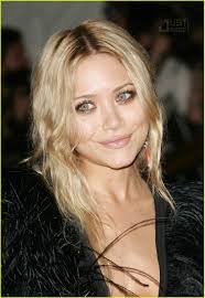 Ashley Kate's Instagram, Twitter & Facebook