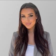 Gloria Shipley's Instagram, Twitter & Facebook