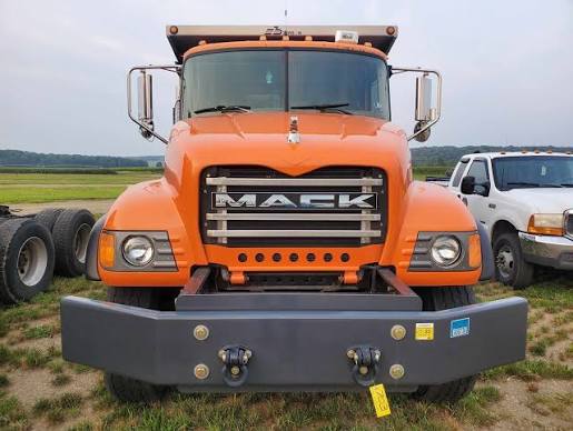 Mack CV712-2004 Cab & Chassis Truck