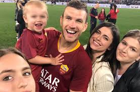 Maybe you would like to learn more about one of these? Dzeko E Il Compleanno In Maschera Della Piccola Una Foto Roma News