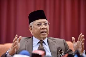 Official account of tan sri annuar musa menteri wilayah persekutuan orghe parlime terre fb page: Annuar Musa Defends Himself For Not Wearing Face Mask Says He Was Exercising The Star