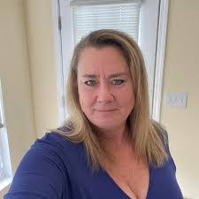 Jennifer Rossetti's Instagram, Twitter & Facebook