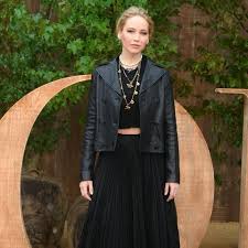 Emma stone taped up by saorse jennifer lawrence. Jennifer Lawrence Burger Diat Fur Die Oscars Gala De