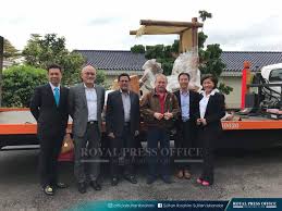 Sambutan hari bomba peringkat negeri pada tahun ini akan berlangsung lebih istimewa apabila lapan jentera bomba antik yang dimiliki sultan johor akan ditayangkan kepada umum. Kereta Flintstones Kini Milik Sultan Johor Iluminasi