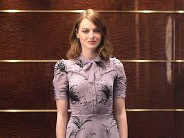 Snl Review Emma Stone Keeps Us From Fighting On Christmas Indiewire
