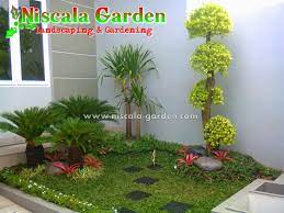 Simak saja gambar taman minimalis berikut ini dan berbagai ide kamu bisa memanfaatkan beranda di halaman depan atau belakang untuk membuat taman seperti ini. Membuat Taman Mini Depan Rumah