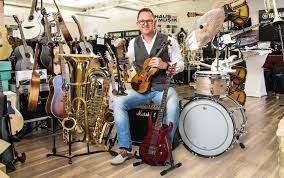 Das haus der musik ist ein modernes, interaktives klangmuseum in der wiener innenstadt. 200 Gitarren 40 Violinen Und 40 Trompeten In Rosental Voitsberg
