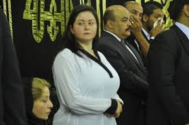 مقال قصير للفنان نور الشريف :في العام الماضي رحل عدد كبير من الوسط الفني، أذكر منهم سعيد صالح وفايزة كمال وخالد صالح، و. Ù…ÙŠ Ù†ÙˆØ± Ø§Ù„Ø´Ø±ÙŠÙ ØªØ±ØªØ¯ÙŠ Ø§Ù„Ø£Ø¨ÙŠØ¶ ÙˆØªÙˆØ§Ø¬Ù‡ Ø§Ù„Ø±Ø¬Ù„ ÙÙŠ Ø¹Ø²Ø§Ø¡ ÙˆØ§Ù„Ø¯Ù‡Ø§ Ù…Ø¬Ù„Ø© Ø³ÙŠØ¯ØªÙŠ