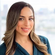 Elizabeth Coll's Instagram, Twitter & Facebook