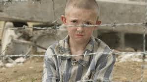 The boy in the striped pyjamas) ist ein britischer film aus dem jahr 2008 von mark herman, der auf der gleichnamigen romanvorlage von john boyne basiert. Kino Der Junge Im Gestreiften Pyjama Niedlich Naiv Kultur Sz De