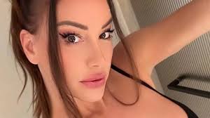 A könnyeit nyelte Király Viktor, az édesapjáról kellett beszélnie