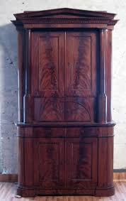 Biedermeier Kabinettschrank Aus Mahagoni Biedermeier Mahagoni Giebeldach