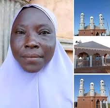 Asiyah (R.A) made this beautiful Dua. “My Lord, build for me near You a  house in Paradise” (Quran 66:11) she chose death over royal privilege and  torment in this world over the