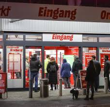 Jetzt 90% mediamarkt rabatt auf ersten grover mietmonat mit diesem code bei mediamarkt & alle weiteren sales, angebote und rabatte von mediamarkt im auf welche art löse ich den mediamarkt gutschein ein, um zu sparen? Saturn Und Media Markt Wer Wann In Den Laden Durfen Soll Welt