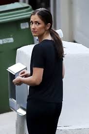 June 24, 1980) is an american actress and model. Minka Kelly Putting A Mailbox Outside Her Home In Los Angeles 07 13 2020 Hawtcelebs