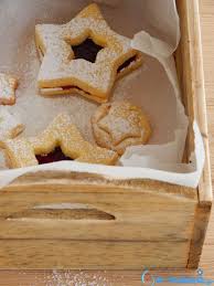 Τα νέα σήμερα στην ελλάδα και τον κόσμο | ειδήσεις online και έκτακτη επικαιρότητα τώρα από τη νο1 ημερήσια πολιτική και οικονομική εφημερίδα. Linzer Cookies Ta Mpiskota Boytyroy Apo Thn Praga Christmas Food Butter Cookies Pavlova