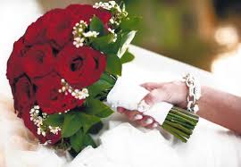 Design the perfect brides bouquet for yourself, your groom and your bridesmaids! Red Flowers Weddings By Bakanas
