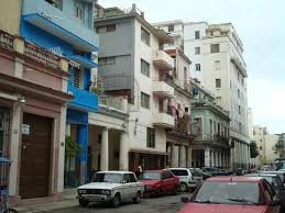Más de 1.220.000 pisos en venta y alquiler, casas y apartamentos nuevos o de segunda mano. Casa Castellon Is The Pinkish Building Above The Red Car Picture Of Casa Castellon Havana Tripadvisor