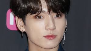 Jeon jungkook ist sänger, tänzer, songwriter und musikproduzent. Fgs41didwce87m