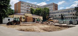 Marcela papici, care a condus doi ani spitalul judeţean din satu mare, calitate în care a fost vizată de o anchetă a dna, îi ia apărarea sorinei. Incep LucrÄrile SecÈie A Spitalului JudeÈean MutatÄ Intr Un Container Modular